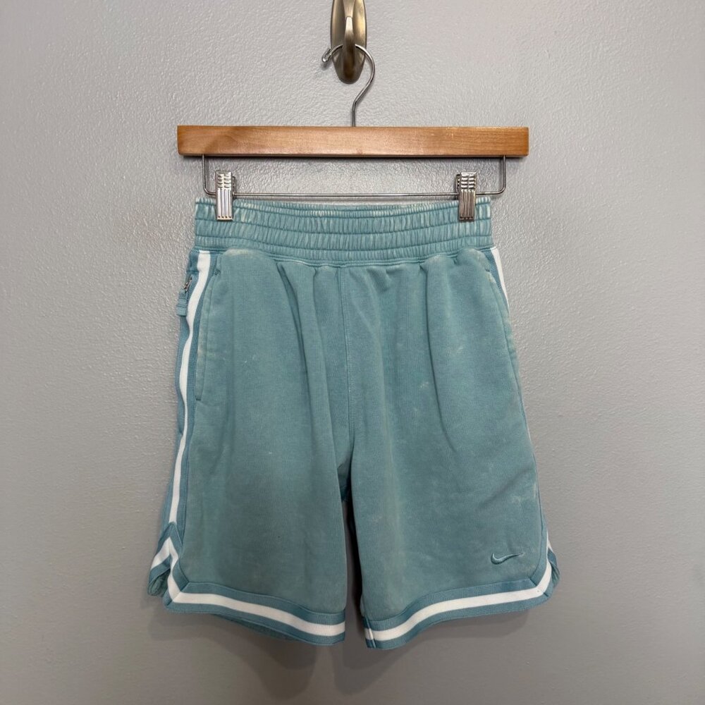 NIKE kid's DNA basketball shorts size M